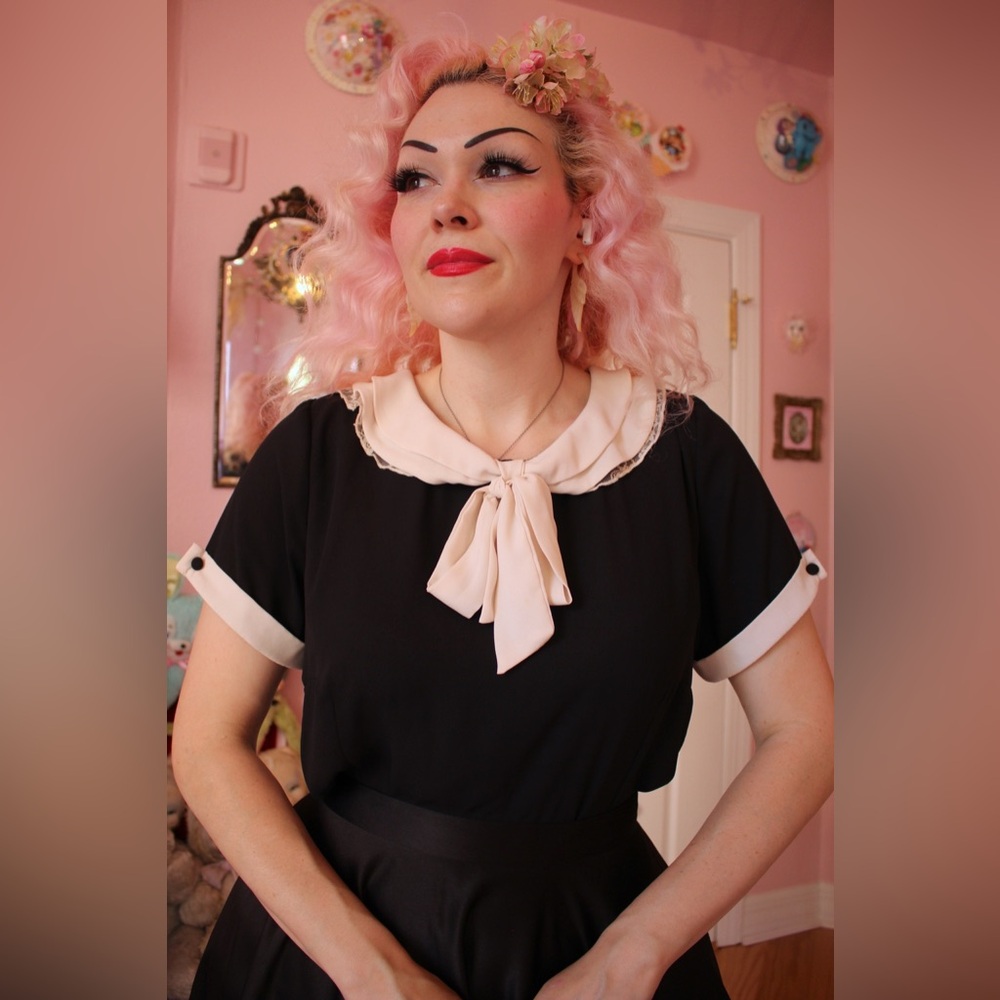 Unique Vintage Peter Pan Collar Sailor and Tie Front